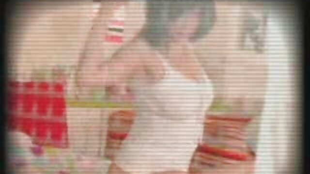 Kinky BBW barna szajha játszik a puncijával a kamera előtt ingyen családi szex videók