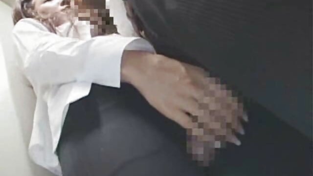 Slampos szőke lány kibaszott házas ménes, miközben a felesége néz letoltheto porno videok