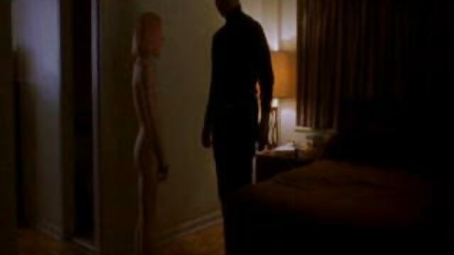Szexbolond csaladi sex filmek barna Logan Labrent gigantikus szexjátékkal dugja a sliccét
